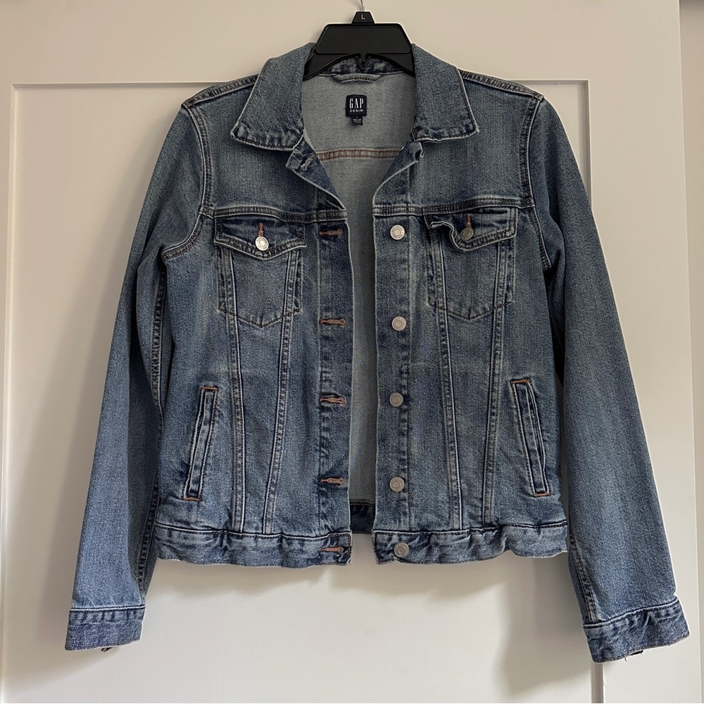 GAP Denim Jacket - Classic Fit - Small